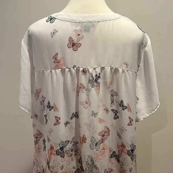 Georgette Hi-Low Short Sleeve Blouse - Picture 6 of 9